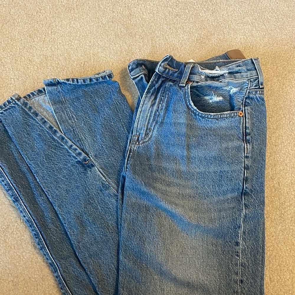 Ankle slit front of leg